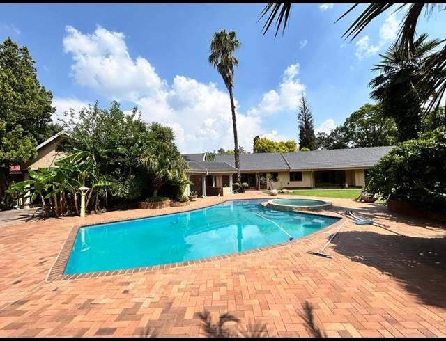 9 BEDROOM HOUSE FOR SALE IN SELCOURT